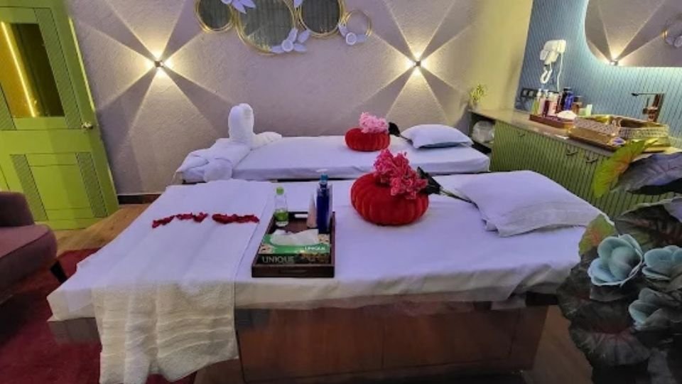Dazzle Luxury Spa in Connaught Place